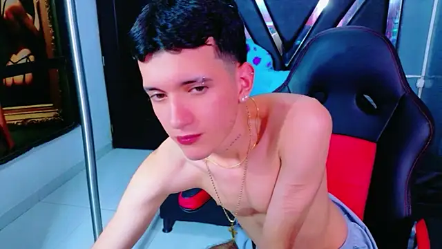 ErosWildBoy webcam