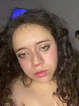 Lucy_YupiSweet webcam