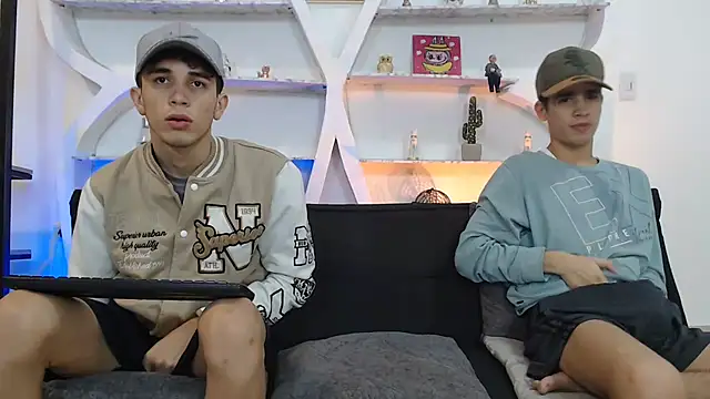 three_guys_hot - THREE_GUYS_HOT's free webcam