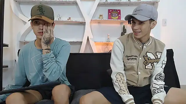 three_guys_hot - THREE_GUYS_HOT's free webcam