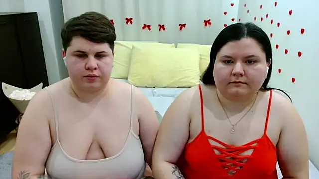 BeckyAndHellen webcam