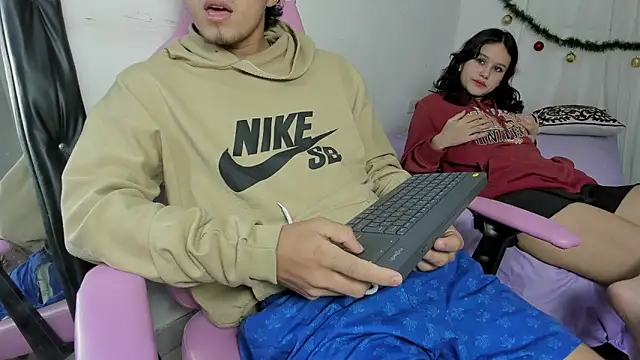 laura_and_kevin - Laura_and_Kevin's free webcam