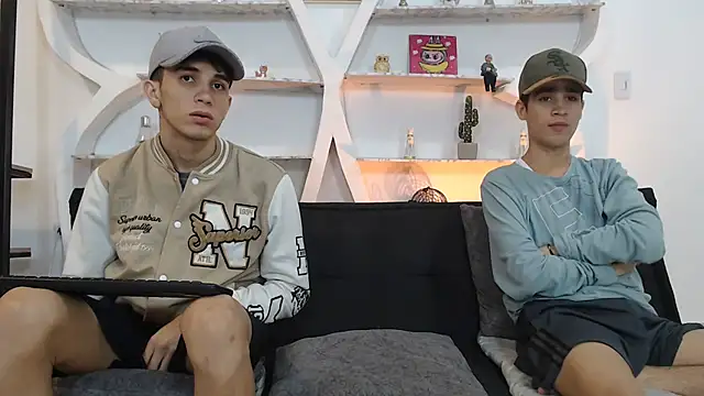 THREE_GUYS_HOT webcam