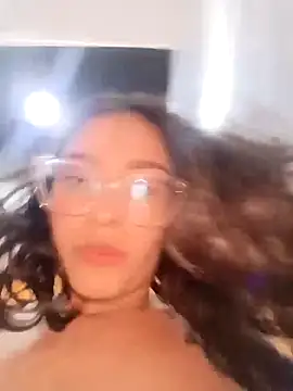 ary-18 - Ary-18's free webcam