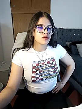 asumi_18 - Asumi_18's free webcam