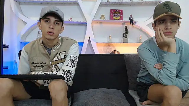 THREE_GUYS_HOT webcam