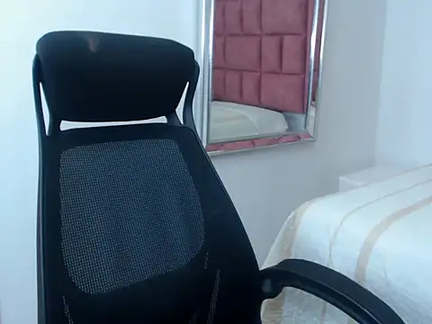 sweetsubmisaxox webcam