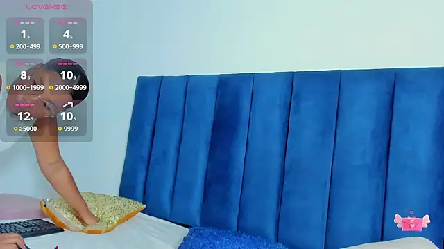 Ahilyn webcam stripchat model stream image