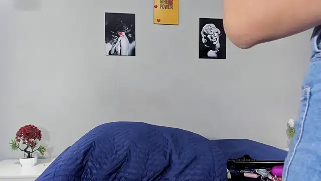 sexynova_93 - Sexynova_93's free webcam