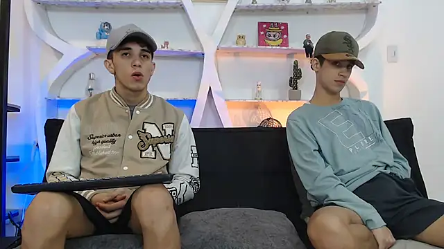 THREE_GUYS_HOT webcam