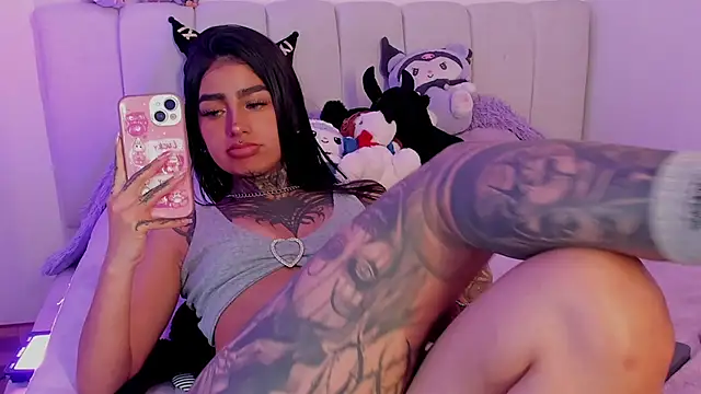 aliceee_0 - Aliceee_0's free webcam