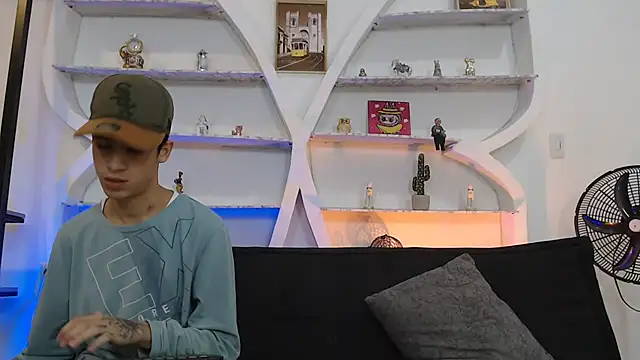 THREE_GUYS_HOT webcam