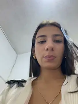 Webcam Model (Carolina_1111)  is live.Free join now!