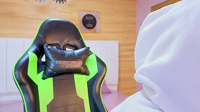 Abril_Velvet_a_ webcam