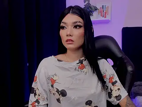 emmabridgerton (F teen) - show pussy