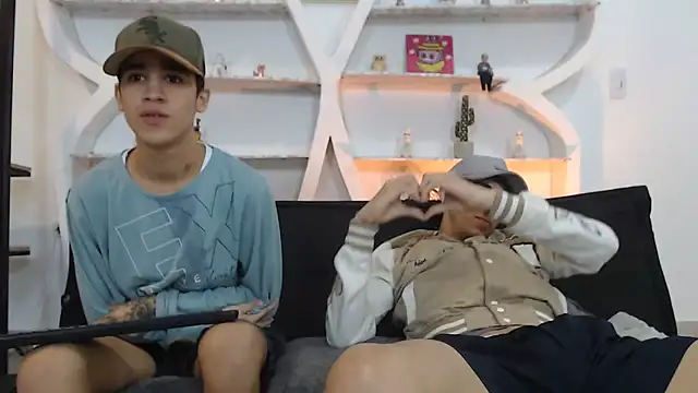 THREE_GUYS_HOT webcam