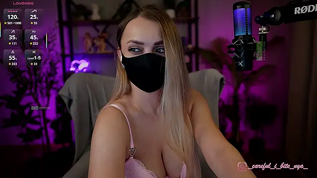 careful_i_bite_nya webcam