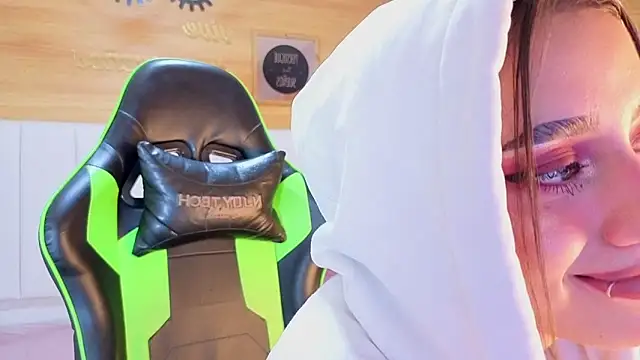 abril_velvet_a_ - Abril_Velvet_a_'s free webcam