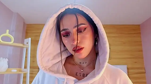 Abril_Velvet_a_ webcam stripchat model stream image