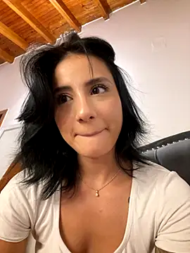 Ale_Lewis Live Webcam on Stripchat