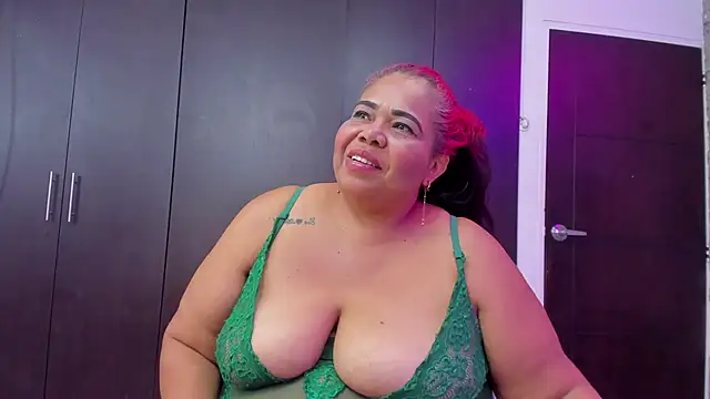 AshleyGrahams webcam