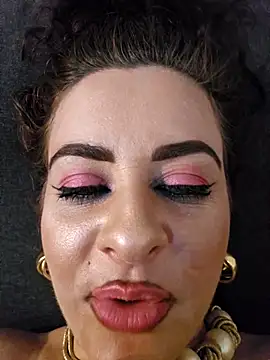 QueensInspireKings webcam