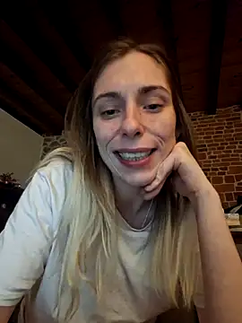 Webcam Model (Miss_North)  is live.Free join now!