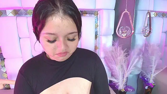 saralondon13 - SaraLondon13's free webcam