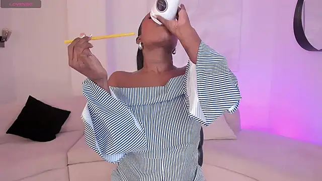 savannahstorm - SavannahStorm's free webcam