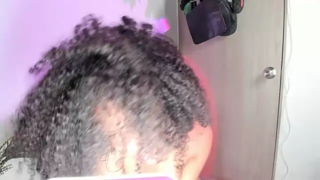 bronwgirl69 - Bronwgirl69's free webcam