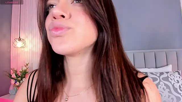 emperatriz_reyes Live Webcam on Stripchat