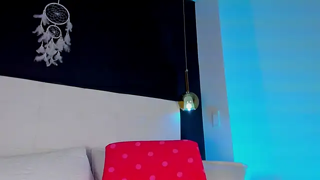 aixa_hill1 - Aixa_hill1's free webcam