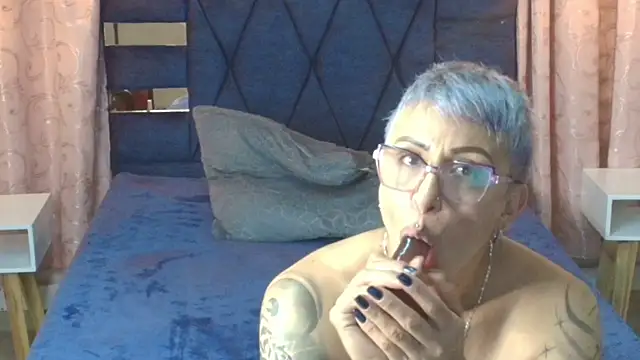 Charlotte__Gray webcam