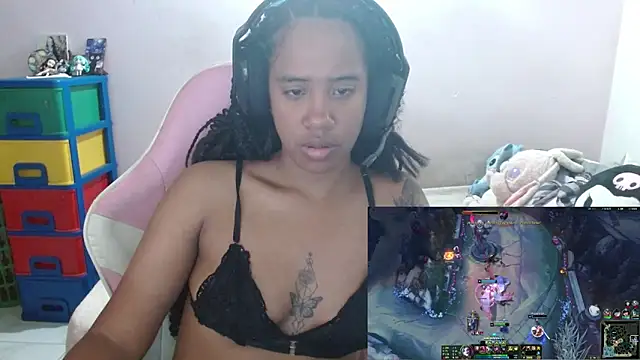 TiffanyRoouse webcam