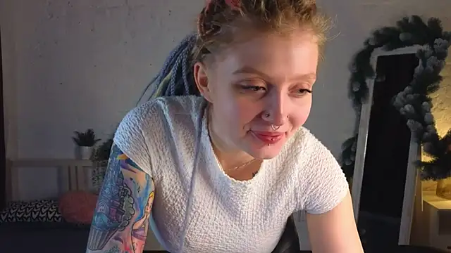 kiki_shay (F young) - paints, canvases, easel fo art