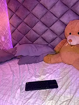 TinyCurlQueen webcam