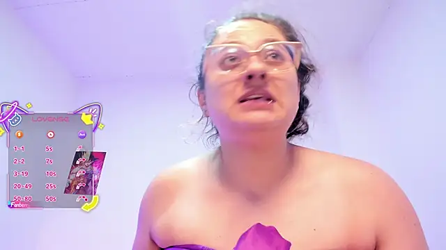 AnnieBigBoobs webcam