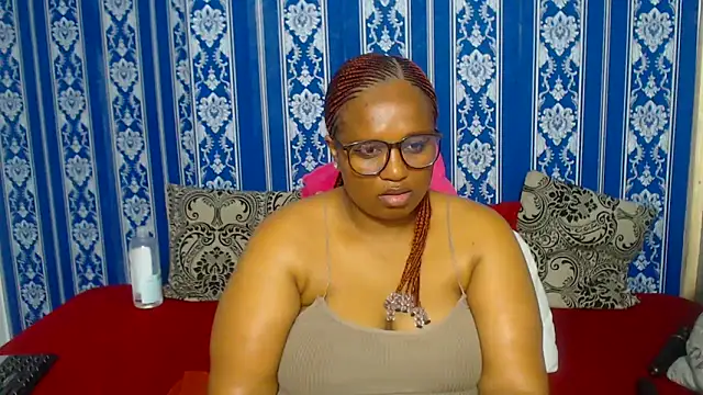 JUICEYLIPS333 webcam