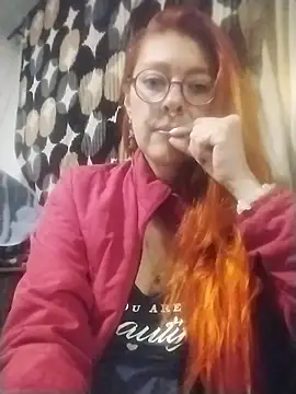 emilyyred - EmilyyRed's free webcam