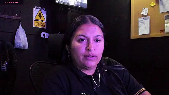 Mia_oficial webcam stripchat model stream image