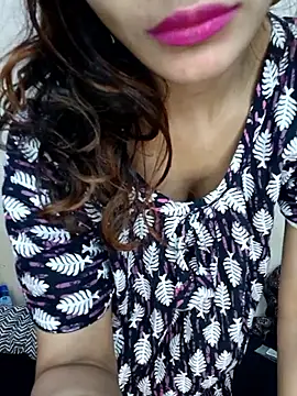 Webcam Model (xpihu) is live