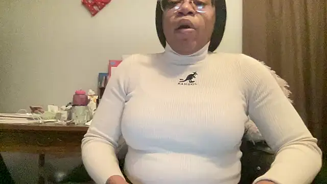 MommyConfident webcam