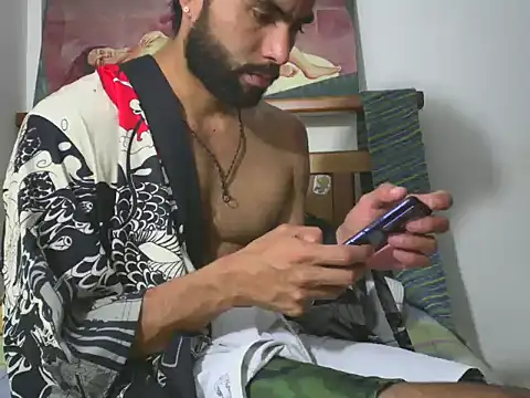 hideonbush051 webcam