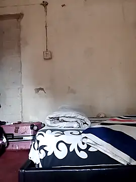 PetiteSquirtQueen webcam