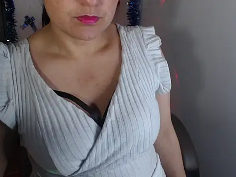 kristelltender1 - Kristelltender1's free webcam