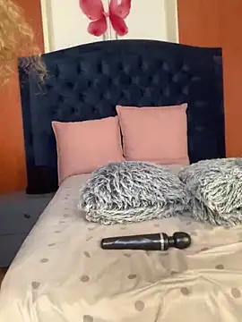 Webcam Model (VeryGoodBadGirl1) is live