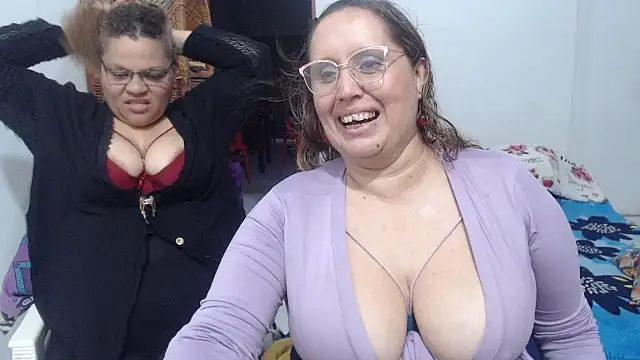 mademooms - Mademooms's free webcam