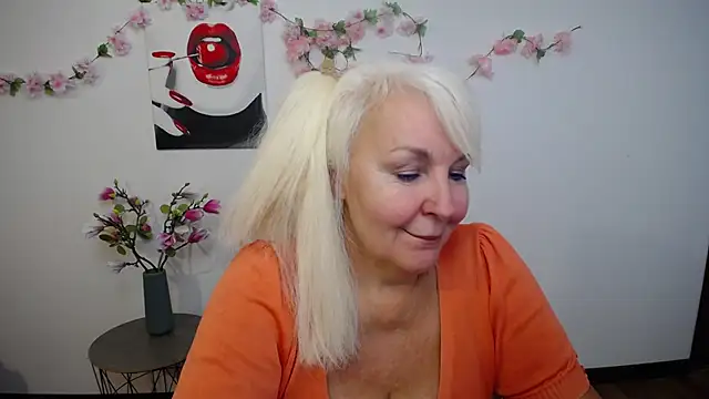 blondyleebest - BlondyLeeBest's free webcam