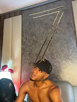 AaronCruz_ Live Webcam on Stripchat