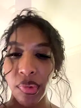 iamcrystal2 (F young) - My pussy needs Love